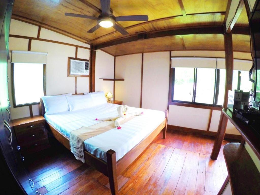 Secret Paradise Resort & Turtle Sanctuary ซาน วิเซนเต ภายนอก รูปภาพ